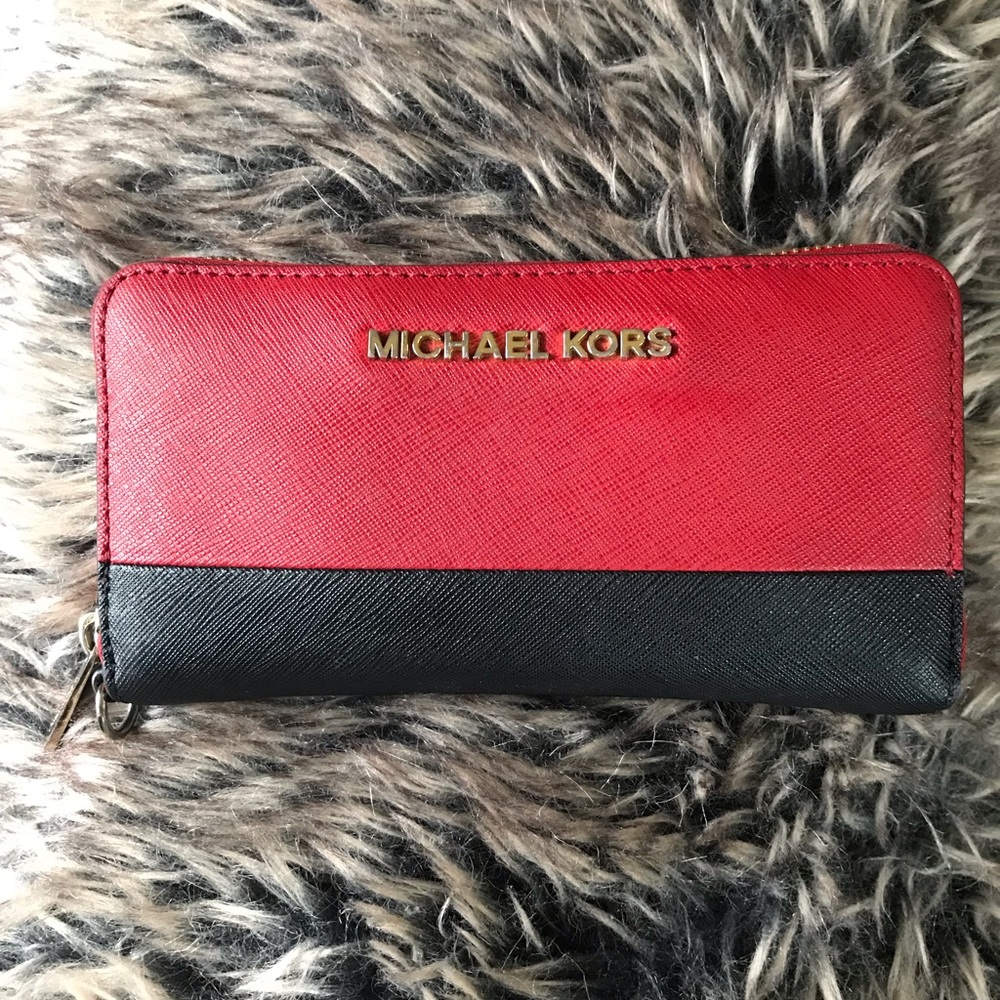 Michael Kors Jet Set Travel Zip Around Wallet